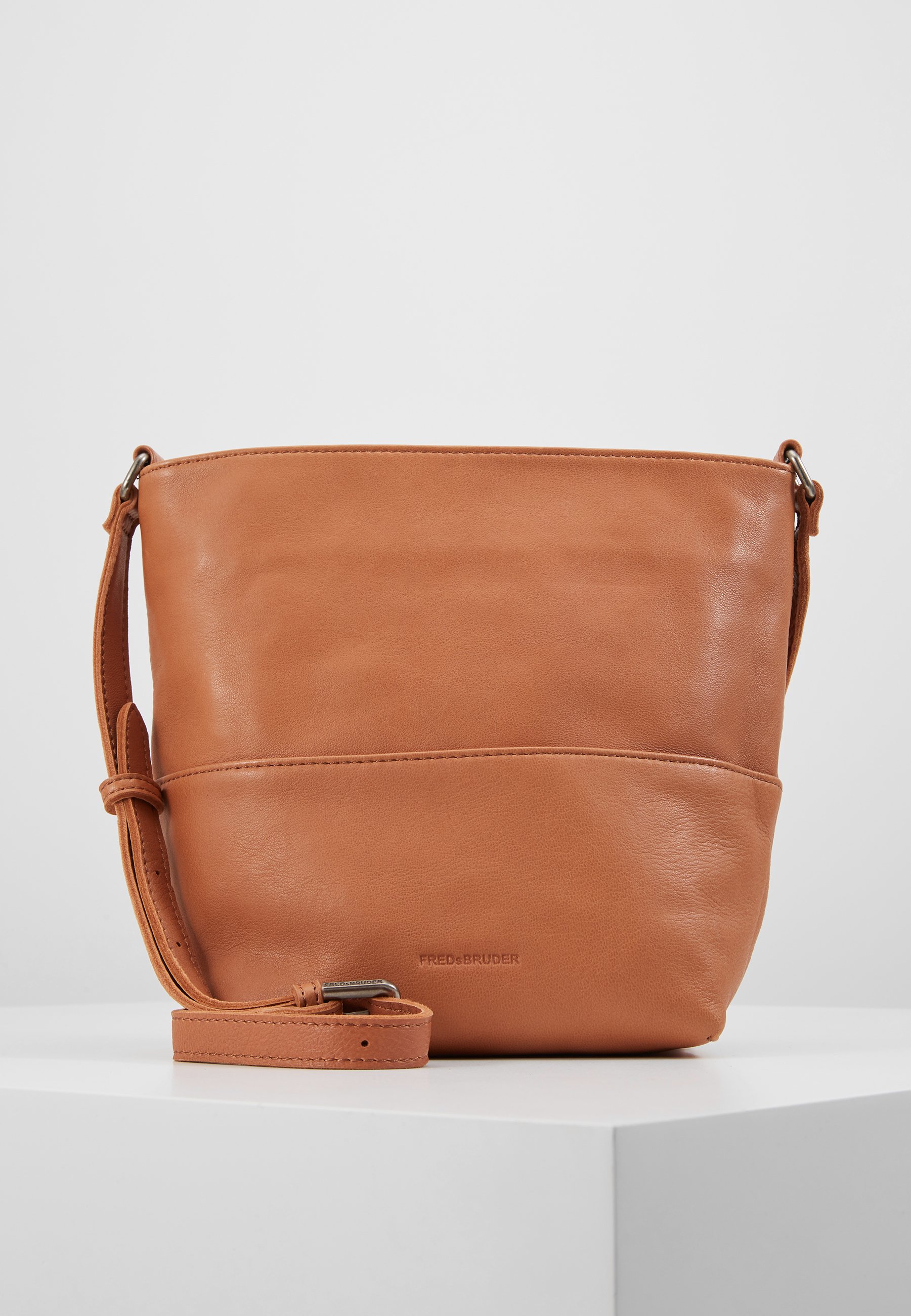 FREDsBRUDER CHIC Skulderveske cognac Zalando.no FREDsBRUDER CHIC Skulderveske cognac Zalando.no