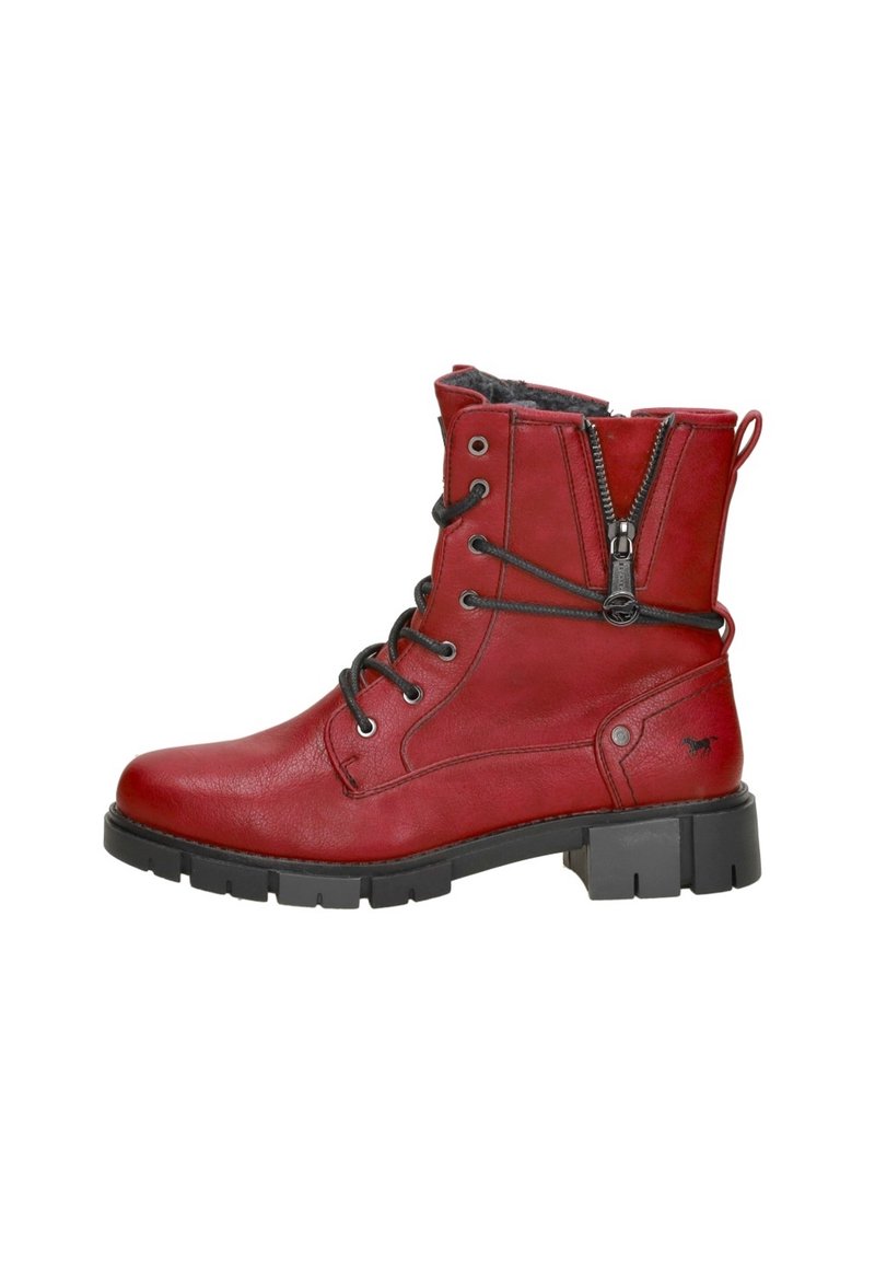 Bottine en cuir rouge avec lacets noirs, fermeture éclair latérale, semelle en caoutchouc noire et doublure intérieure rembourrée.