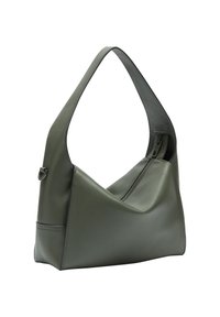 Zielona skórzana torba na ramię o kanciastym designie, z pojedynczym paskiem i zamykaną na zamek komorą. Gładka faktura i minimalne detale.