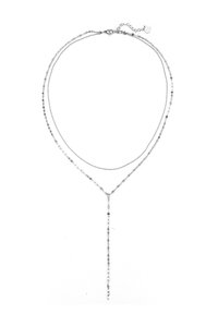 Schicke silberne Halskette mit geschichteten Ketten und einem Y-förmigen Anhänger mit verlängerten Gliedern und kleinen Perlenakzenten für zusätzliche Details.