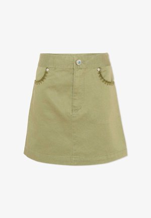 Jasno oliwkowa spódnica do kolan z guzikami z przodu, dwie kieszenie z dekoracyjnymi frędzlami i drobnymi perłowymi akcentami.