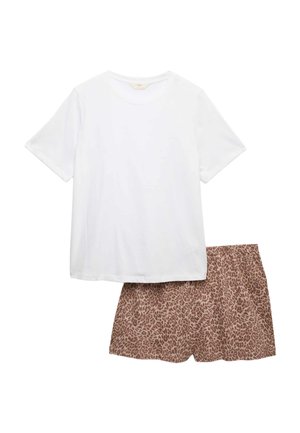 Hvid kortærmet T-shirt med rund hals kombineret med brune leopardprint-shorts, vist fladt på en hvid baggrund.