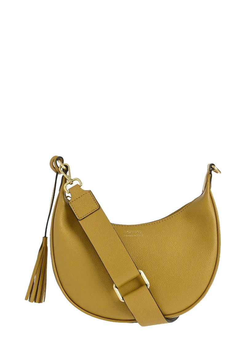 Sac à main en cuir jaune moutarde de forme incurvée, avec une bandoulière réglable et un accent en pompon. Équipé de quincaillerie dorée et d'une surface texturée.