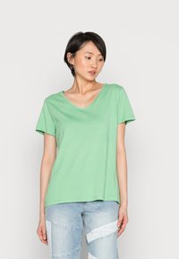 Cream NAIA - T-shirt básica - light grass green