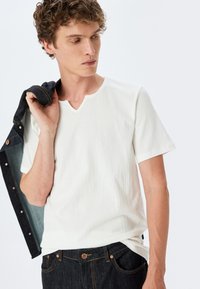 Koton - T-shirt basic