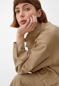 s.Oliver Leichte Jacke - sandfarben