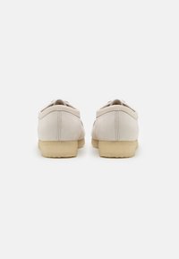 Clarks Originals WALLABEE - Sapatos de atacadores - offwhite