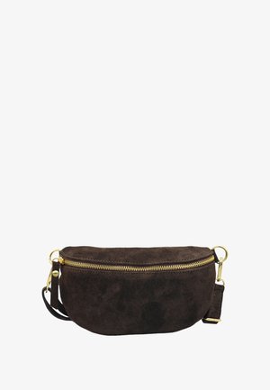 Sac bandoulière en suede marron avec une forme courbée, fermeture éclair dorée et bandoulière ajustable. Texture lisse avec des accents minimaux et des détails en matériel.