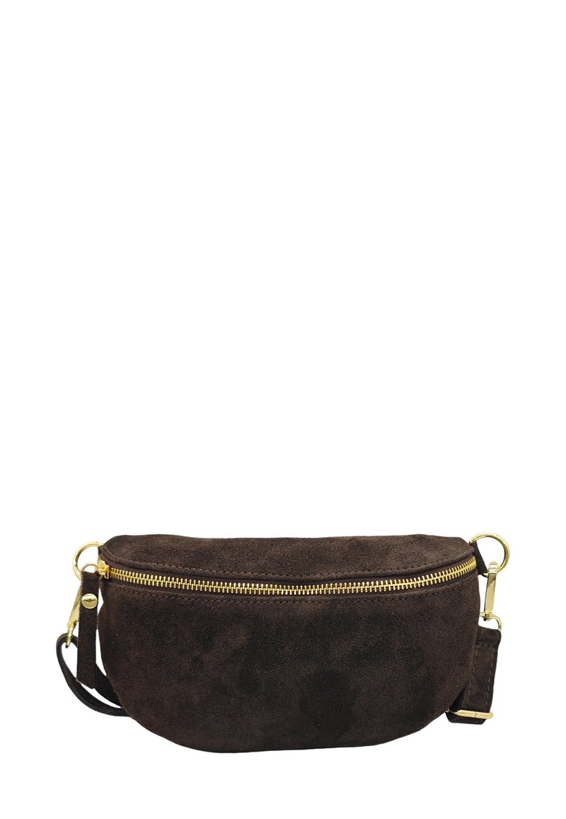 Sac bandoulière en suede marron avec une forme courbée, fermeture éclair dorée et bandoulière ajustable. Texture lisse avec des accents minimaux et des détails en matériel.