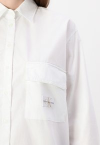 Calvin Klein Jeans LONG UTILITY SHIRT - Camicia - bright white
