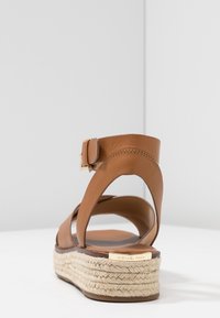 MICHAEL Michael Kors Espadrilky - cognac
