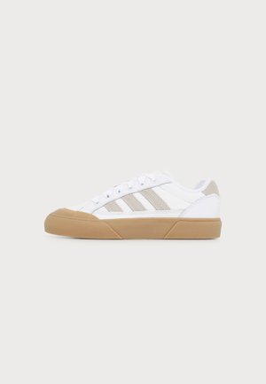 Adidas Skateboarding COURT PREMIERE UNISEX - Tossud - white/crystal white/gum