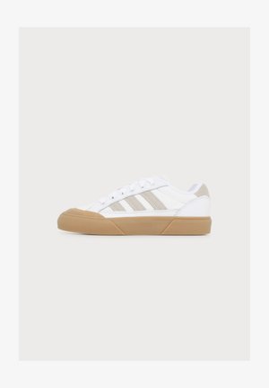 Adidas Skateboarding COURT PREMIERE UNISEX - Tossud - white/crystal white/gum