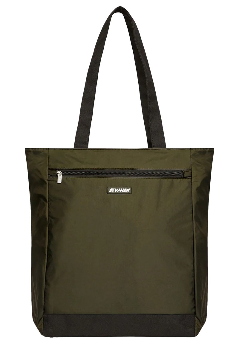 Groene nylon draagtas met zwarte banden, met een voorzak met rits en een merklogo. Eenvoudig rechthoekig ontwerp en een gladde textuur.
