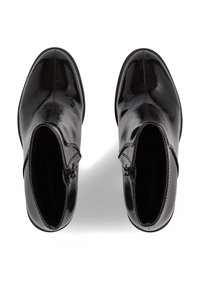 Stivaletti neri lucidi con una texture liscia, chiusura a zip sul lato esterno e design a punta rotonda. Etichetta visibile all'interno.