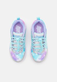 Skechers LIGHT UP DREAM RACER - Treniņu apavi - silver/lavender