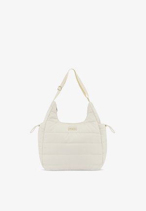 Sac d'épaule beige rembourré avec une texture lisse, doté d'une large bandoulière et d'une plaque logo dorée. Fermetures éclair latérales pour un rangement supplémentaire.