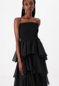 Vero Moda VMDELILAH SMOCK RUFFLE - Robe de cocktail - black