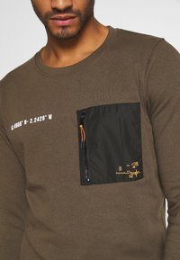 Brave Soul Sweatshirt - brown