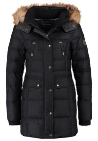 Chaqueta acolchada negra con capucha de piel sintética desmontable, cierre frontal con cremallera, botones a presión y puños de canalé. Dos bolsillos frontales con solapas.