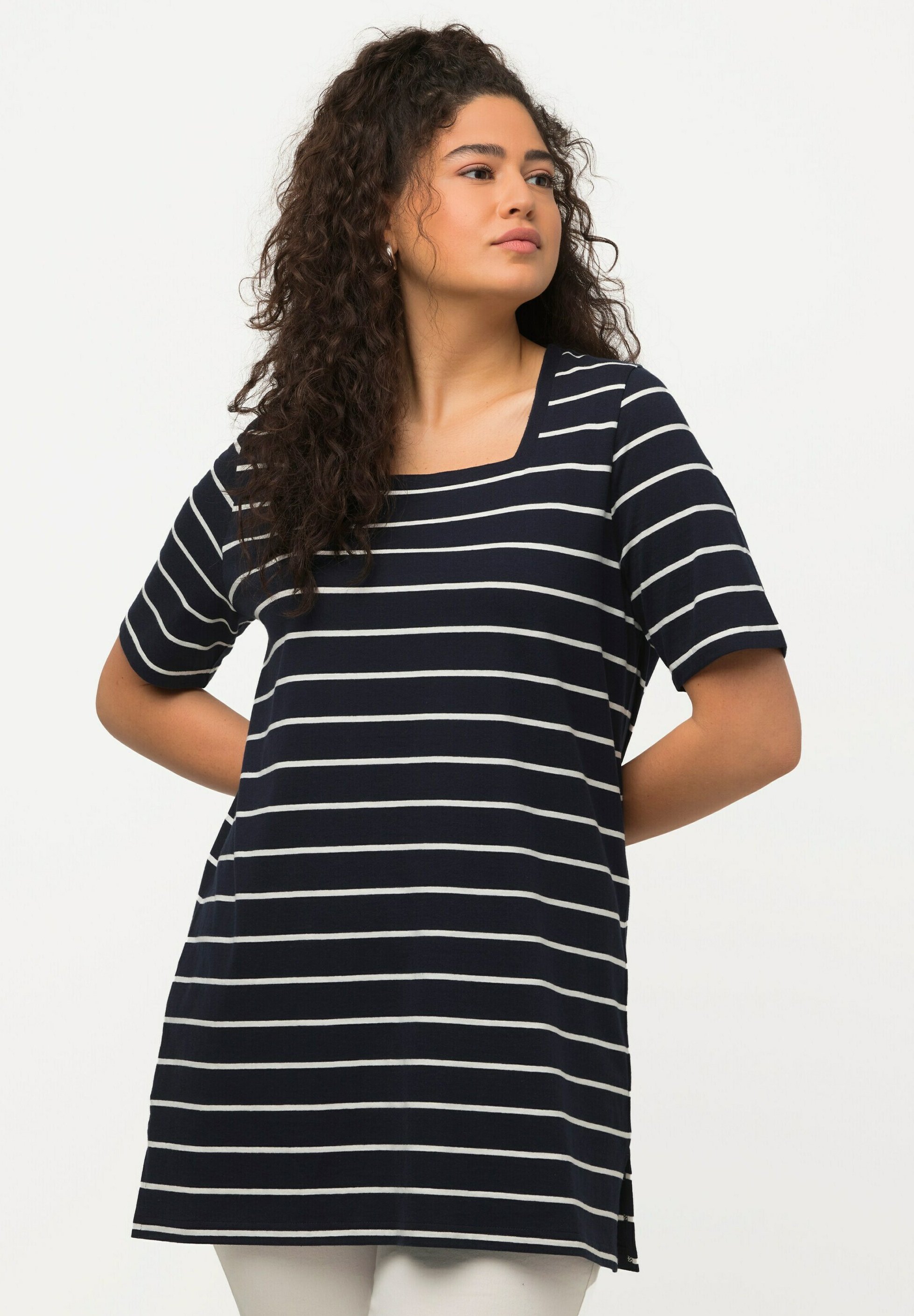 Ulla Popken Damen T-Shirt 2er-Pack – Aus Bio-Baumwolle, V-Ausschnitt, Halbarm, Figurbetonte Passform