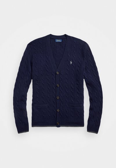 Cardigan en maille torsadée marine avec un col en V, cinq boutons, deux poches avant et un petit logo brodé sur la poitrine gauche.
