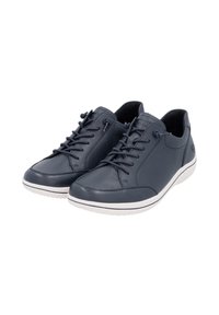 Navyblaue Leder-Sneaker mit strukturiertem Finish, einfacher Schnürung, weißer Gummisohle und dezentem Branding an der Ferse.