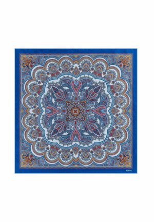 Blau gemusterter Schal mit aufwendigen Paisleymustern in Rot, Marineblau und Orange, mit glatter Textiloberfläche und gewelltem Rand.