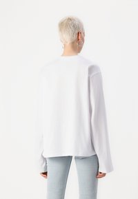 Weekday DANYA BOXY - Topper langermet - white light