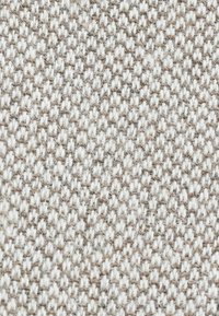 Strukturierter Stoff mit einem gewebten Muster, das abwechselnd helle Creme- und hellbraune Fäden aufweist, was einen subtilen Kontrast und eine weiche Textur erzeugt.