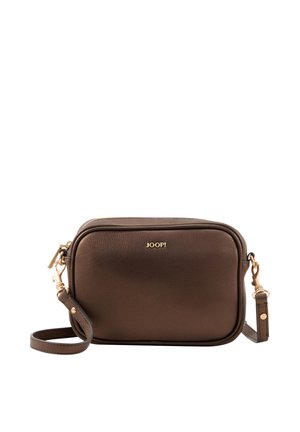 Bruine leren rechthoekige crossbodytas met goudkleurige hardware en verstelbare band, met een klein JOOP!-logo aan de voorkant.