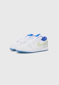 Jordan AIR JORDAN 1 UNISEX - Sneakers - white/hyper royal/silver-coloured/volt tint/photo blue