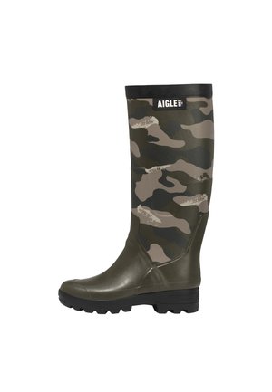 Botte en caoutchouc haute avec motif camouflage vert et marron, semelle noire, et logo "AIGLE" près du haut.