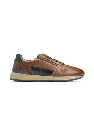Baskets en cuir marron avec des accents navy et une semelle beige contrastante. Présentent une fermeture éclair et un panneau latéral texturé.