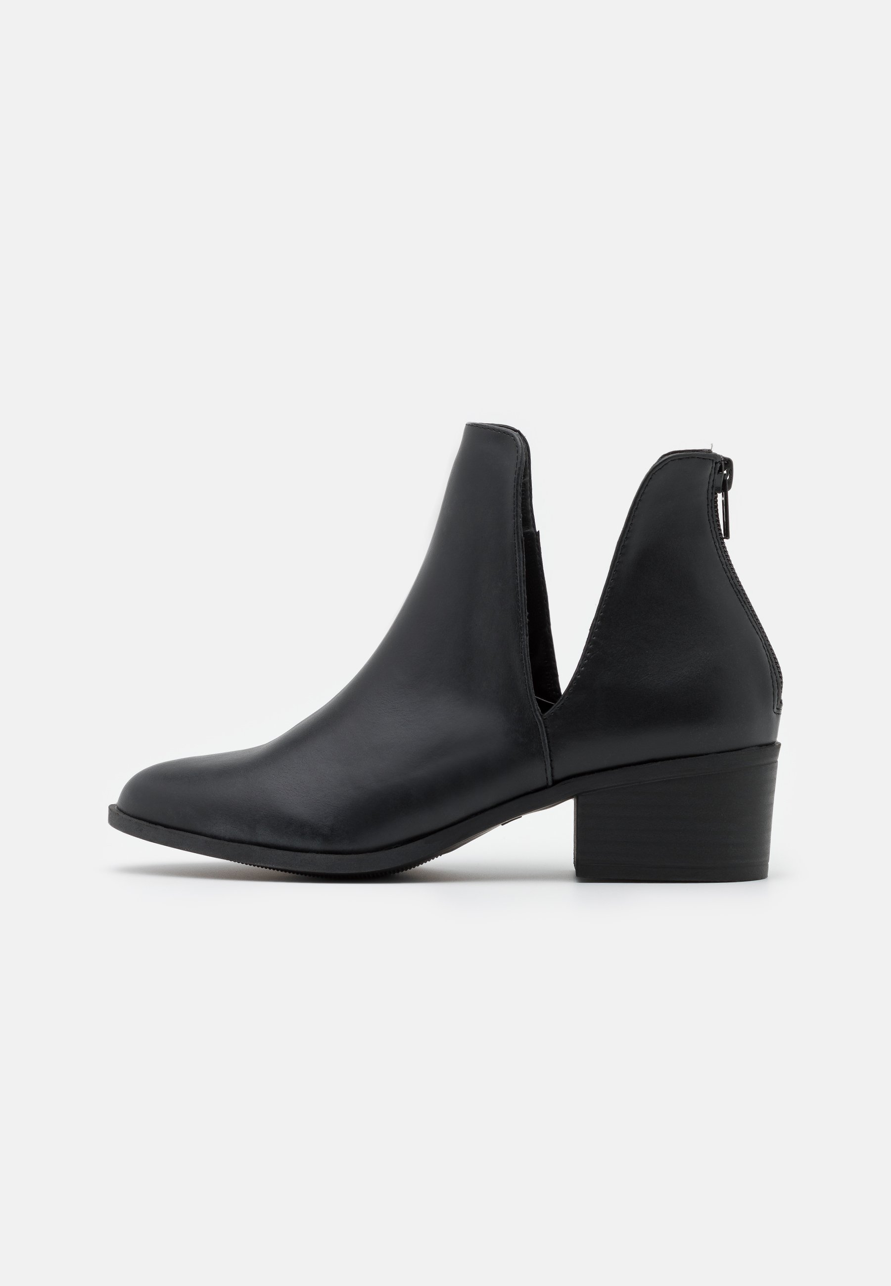 bottines cut out