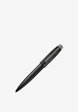 Stylo à bille noir avec prise texturée et clip argenté gravé "HUGO BOSS" sur fond blanc.
