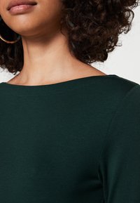 VERO MODA Maglietta Donna: Tessuto Morbido In Modal E Cotone. Vestibilità Regolare, Girocollo E Stampa Grafica. Perfetta Per Il Tuo Look Quotidiano. - 3