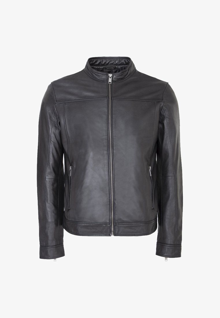 Giubbotto in pelle nera con colletto alto, chiusura frontale con zip e due tasche laterali con zip. Texture liscia con dettagli di cucitura minimi.
