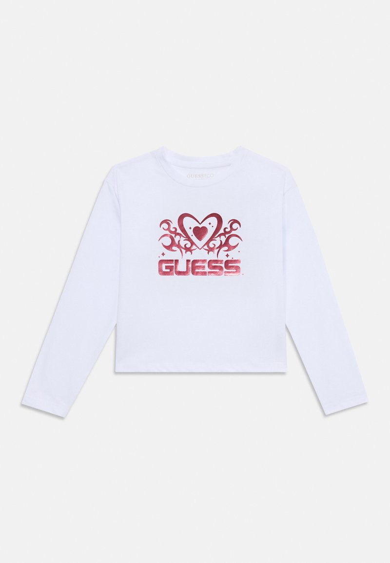 Weißes kurz geschnittenes Langarm-T-Shirt mit einem roten Herzdesign und Schwüngen sowie dem „GUESS“-Logo in fetter Schrift. Aus weichem Baumwollmaterial.