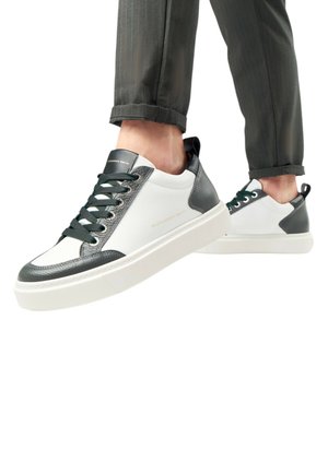 ALEXANDER SMITH Sneakers basse - bianco