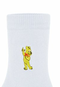 Helle blaue Baumwollsocke mit einem gestickten gelben Bären mit rotem Schal, der im Knöchelbereich platziert ist, und einem gerippten Oberteil.