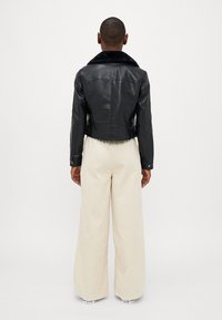 Vero Moda Petite VMHAILEY COATED JACKET - Giacca in similpelle - black