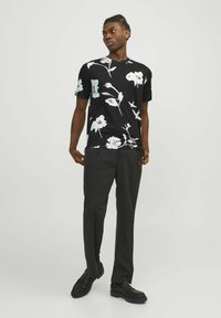 Jack & Jones PREMIUM ALL OVER RUNDHALS - T-shirt med print - black onyx