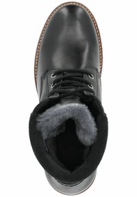 Botín de cuero negro con forro de pelo gris, puntera redonda y cordones negros. Presenta costuras en contraste y una suela de goma duradera.