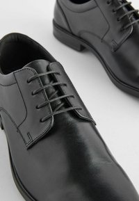 Next SQUARE DERBY - Suvarstomi - black