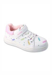 Białe sneakersy z nadrukiem w tematyce cukierków, różowe akcenty, z zapięciem na sznurowadła i rzep, gumowa podeszwa, teksturowana wkładka oraz zaokrąglony czubek.