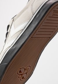 Hummel Zapatos sin cordones - off-white