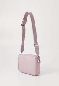 Calvin Klein SMALL CAMERA BAG - Torba preko tijela - sea fog