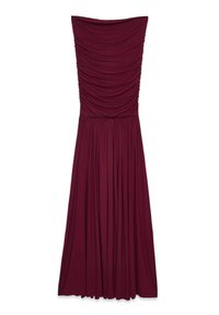 Burgundia rihmatu kleit, millel on kortsutatud kehaosa, voolav seelik ja pehme kangas. Põrandani ulatuv disain, millel on elastne vöökoht.