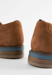 Next DERBY  - REGULAR FIT - Fűzős cipők - tan brown